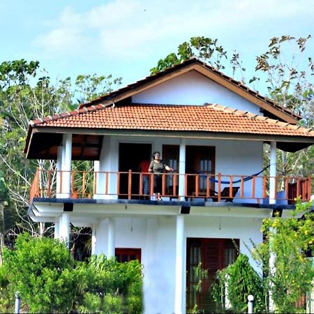 Pearl Cave Cabanas & Resturant Тангале Екстериор снимка