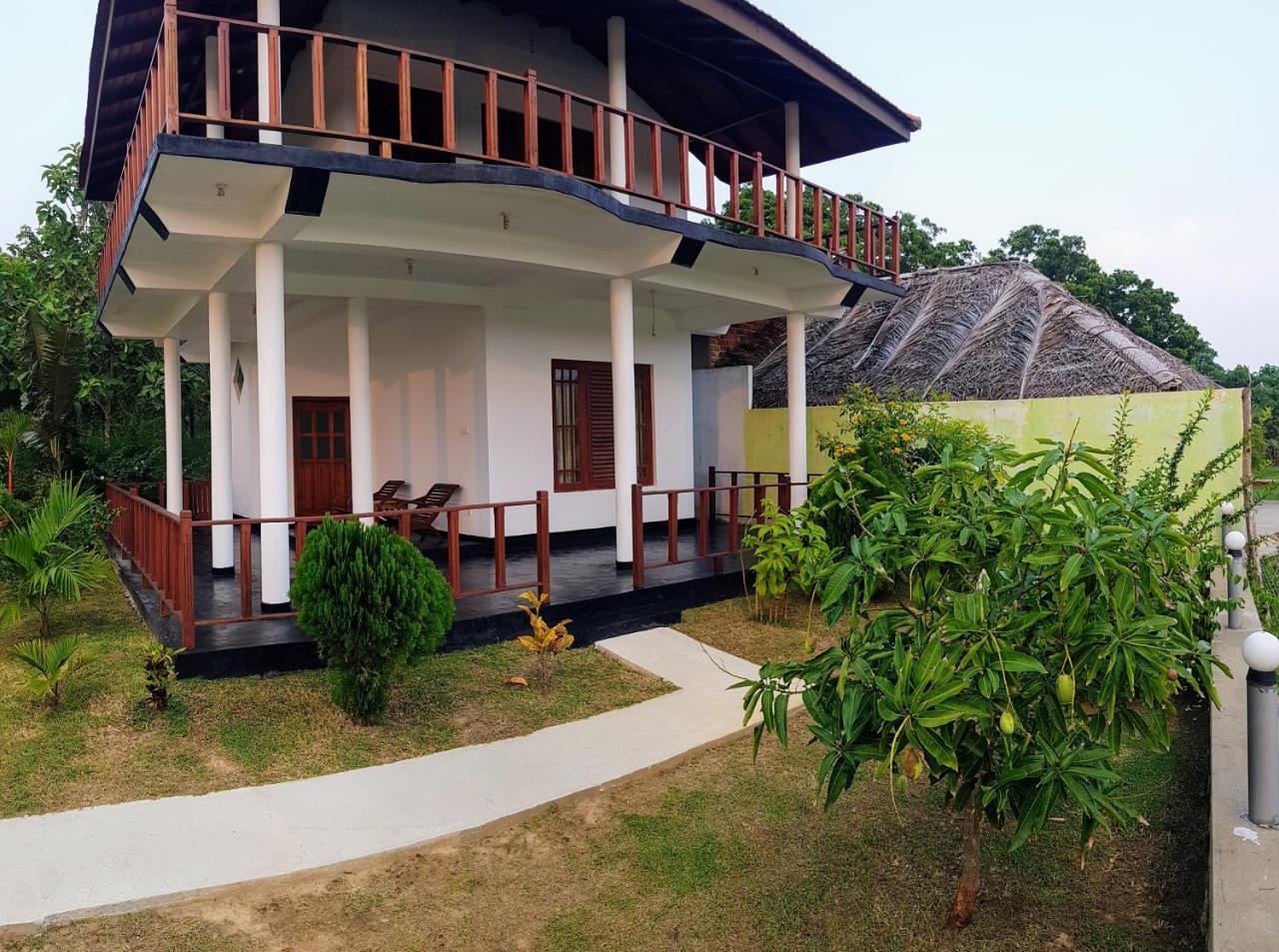 Pearl Cave Cabanas & Resturant Тангале Екстериор снимка